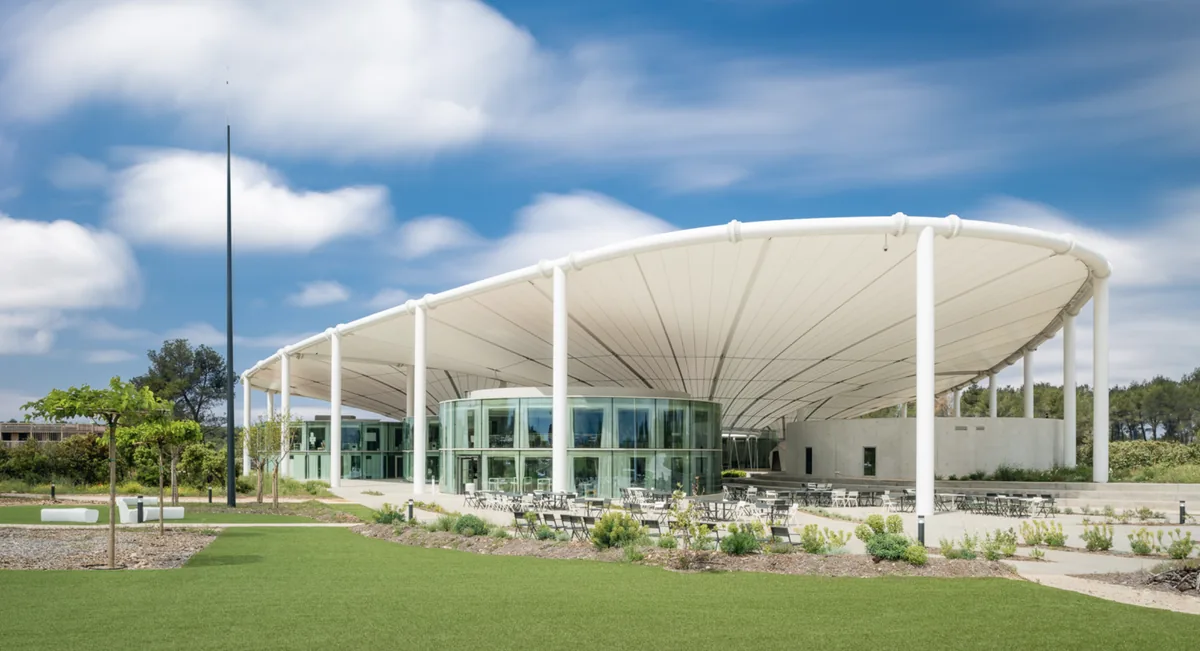 Vue de jour du lieu partenaire TheCamp pour les séminaires HoloLead